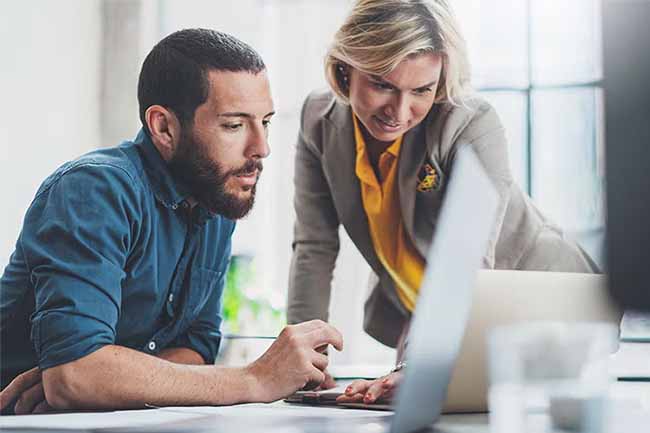 vu-ppc-coworking-woman-man-laptop