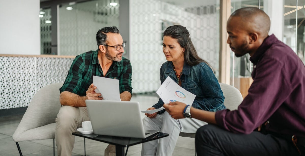 Change management professionals engage in a discussion